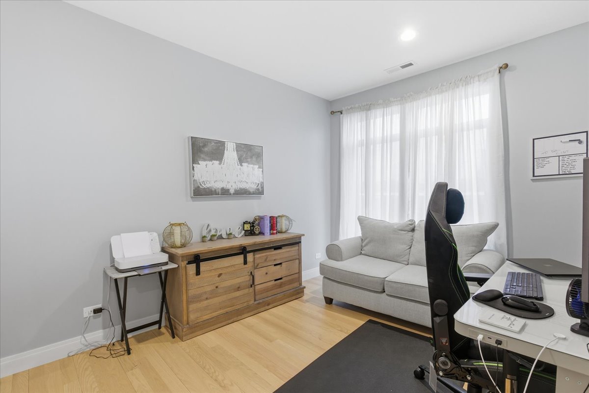 715 South Boulevard #301, Oak Park, IL 60302