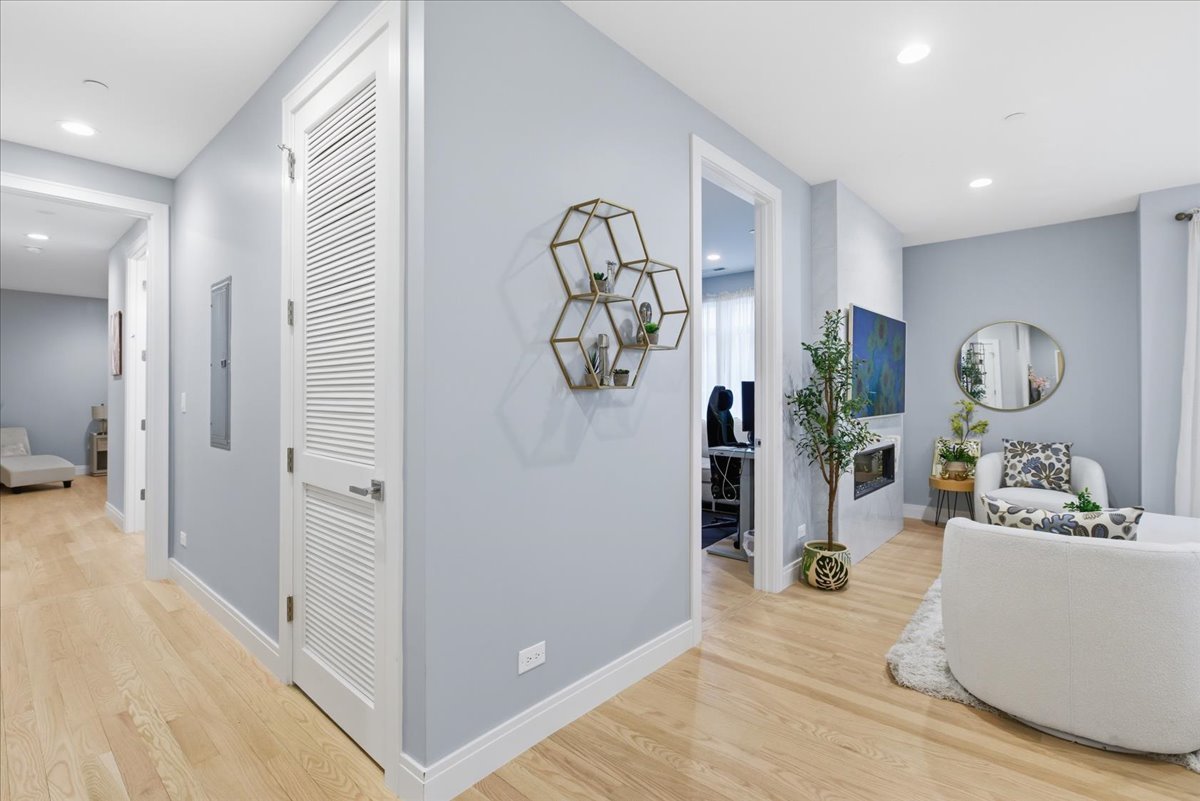 715 South Boulevard #301, Oak Park, IL 60302