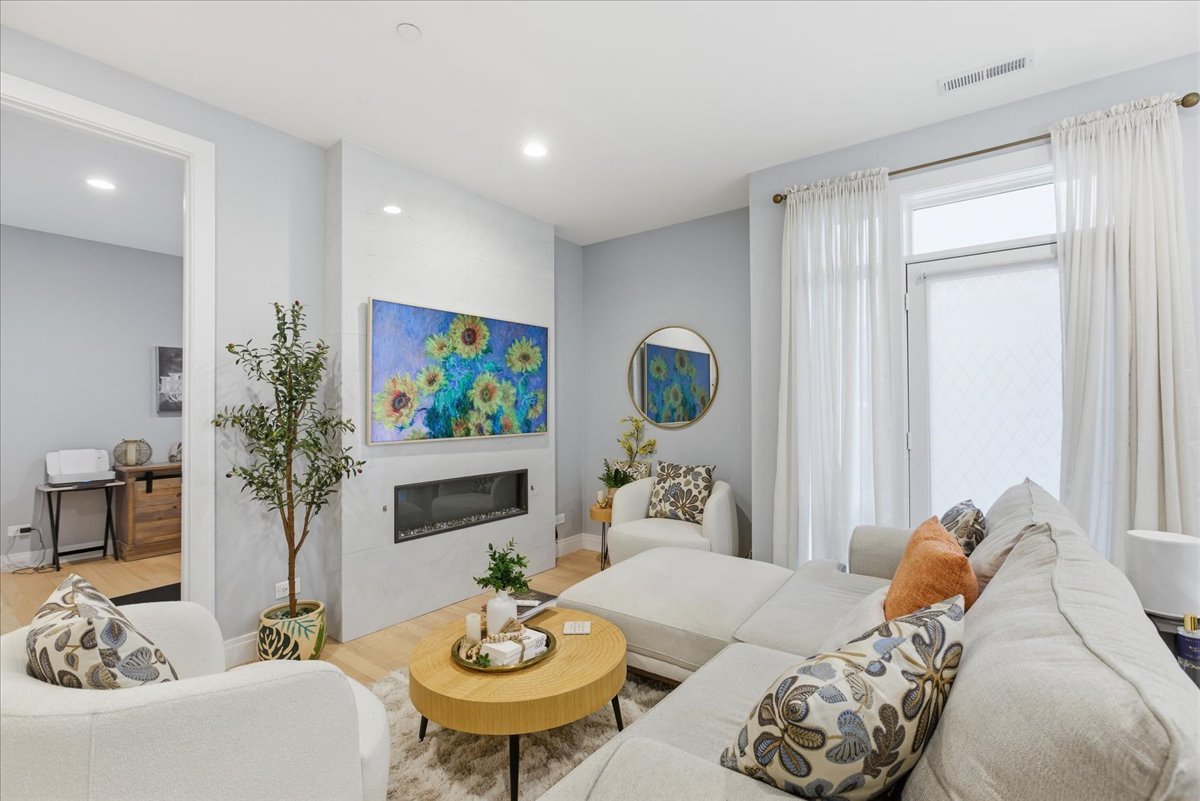 715 South Boulevard #301, Oak Park, IL 60302