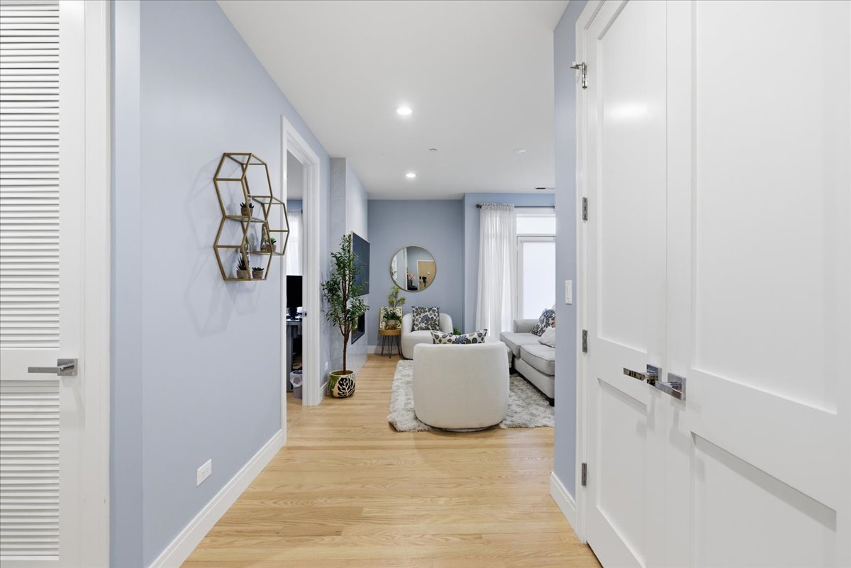 715 South Boulevard #301, Oak Park, IL 60302