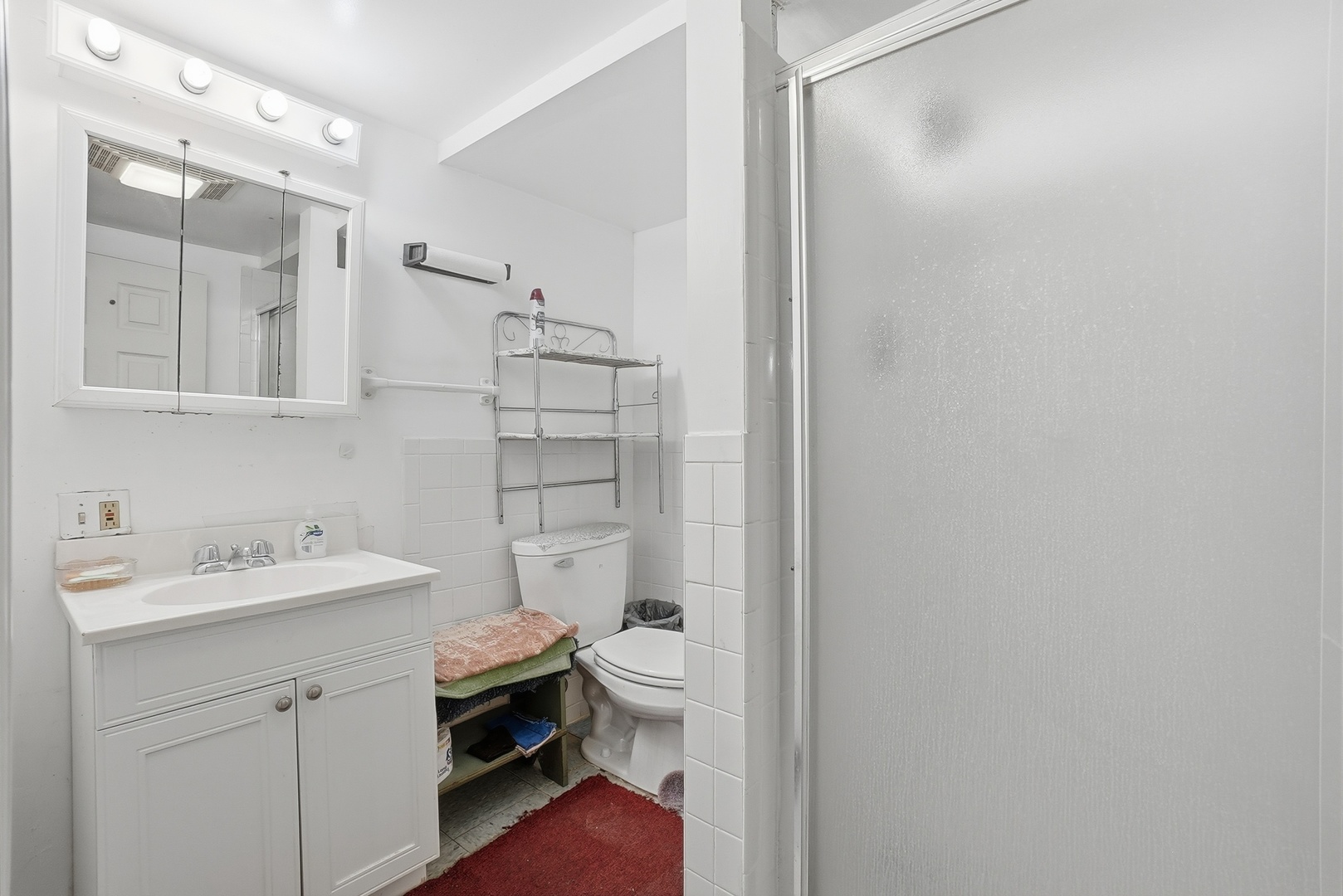 8305 S Paxton Avenue, Chicago, IL 60617