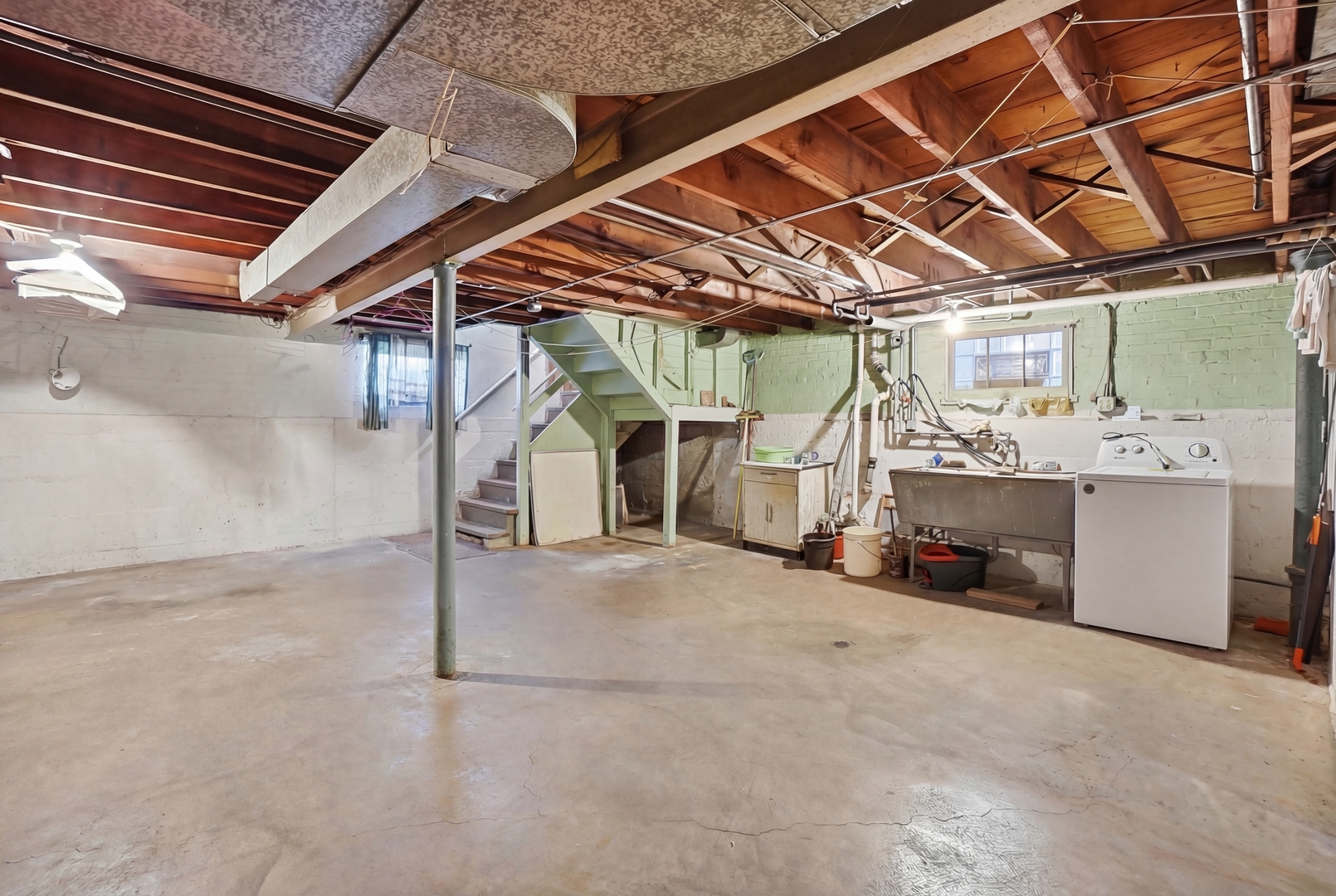 8305 S Paxton Avenue, Chicago, IL 60617