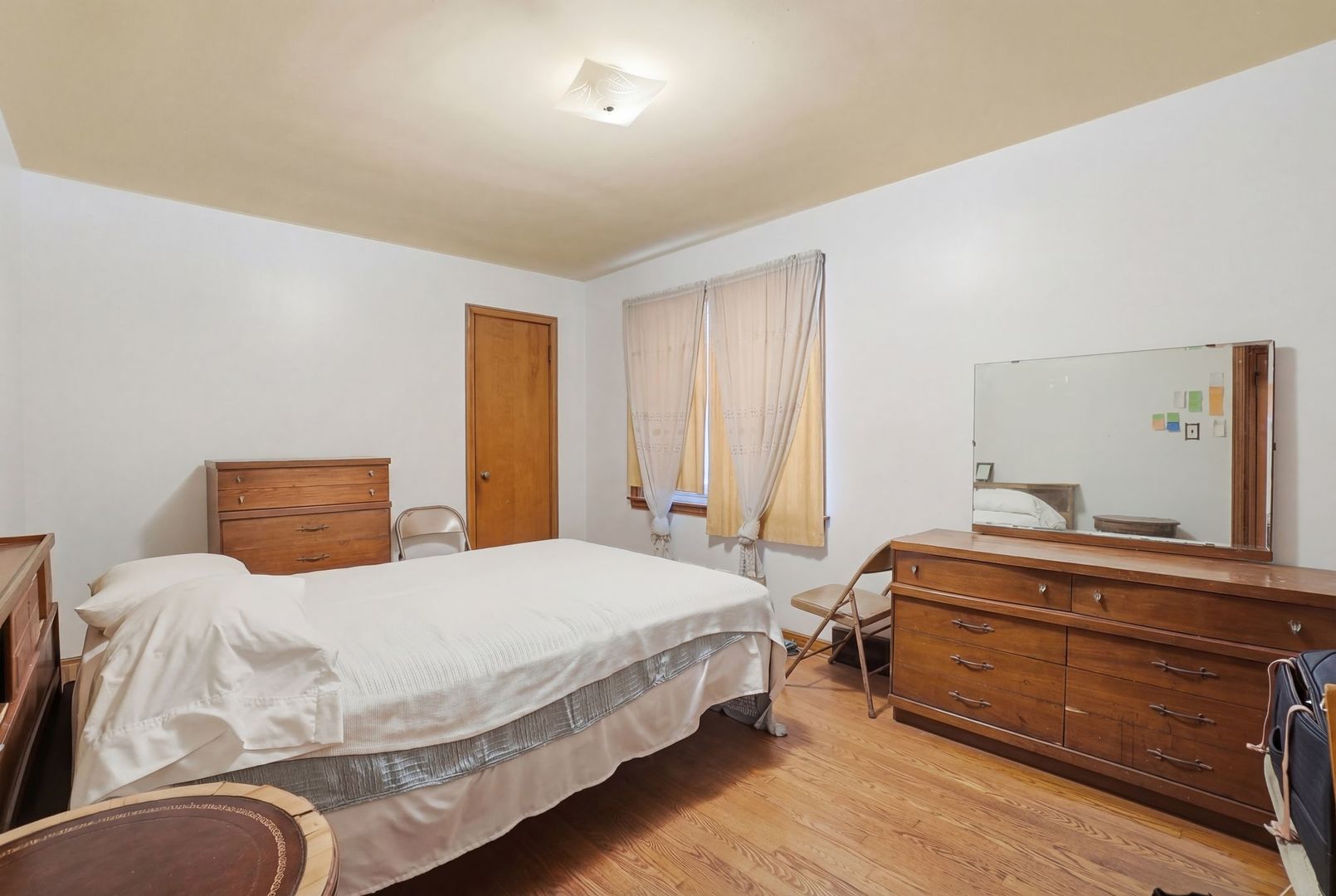 8305 S Paxton Avenue, Chicago, IL 60617