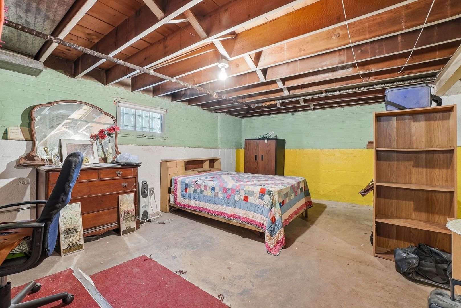 8305 S Paxton Avenue, Chicago, IL 60617