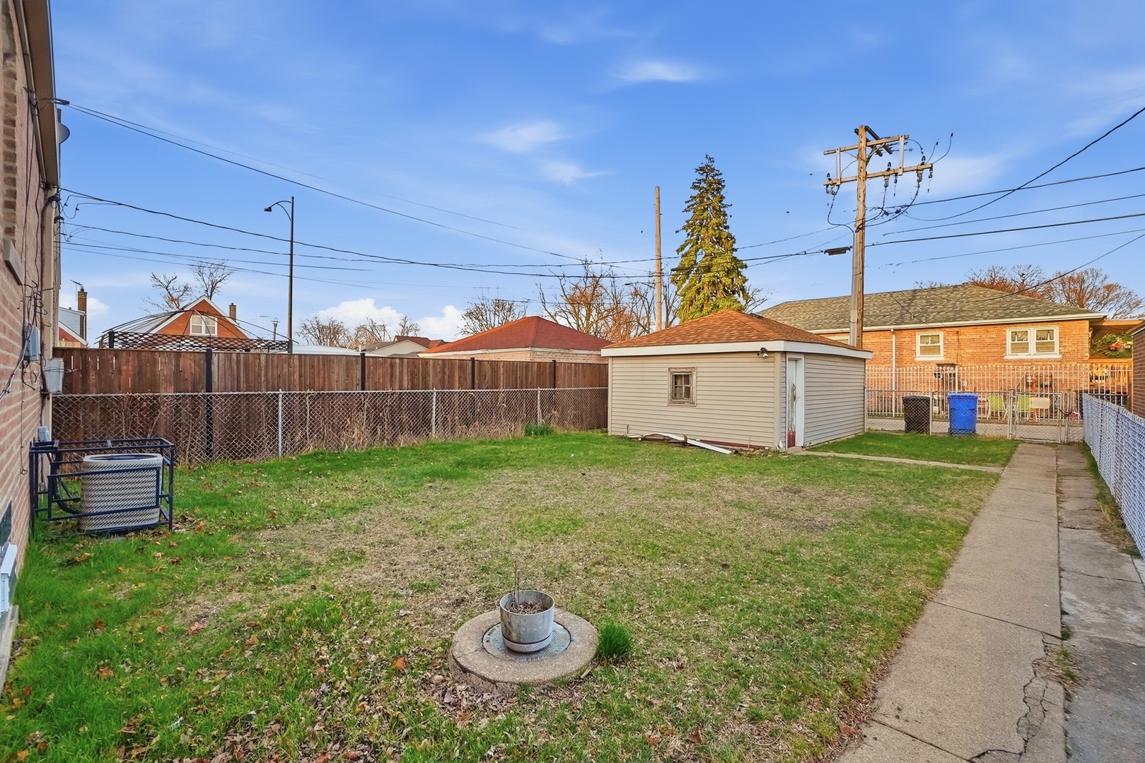 8305 S Paxton Avenue, Chicago, IL 60617