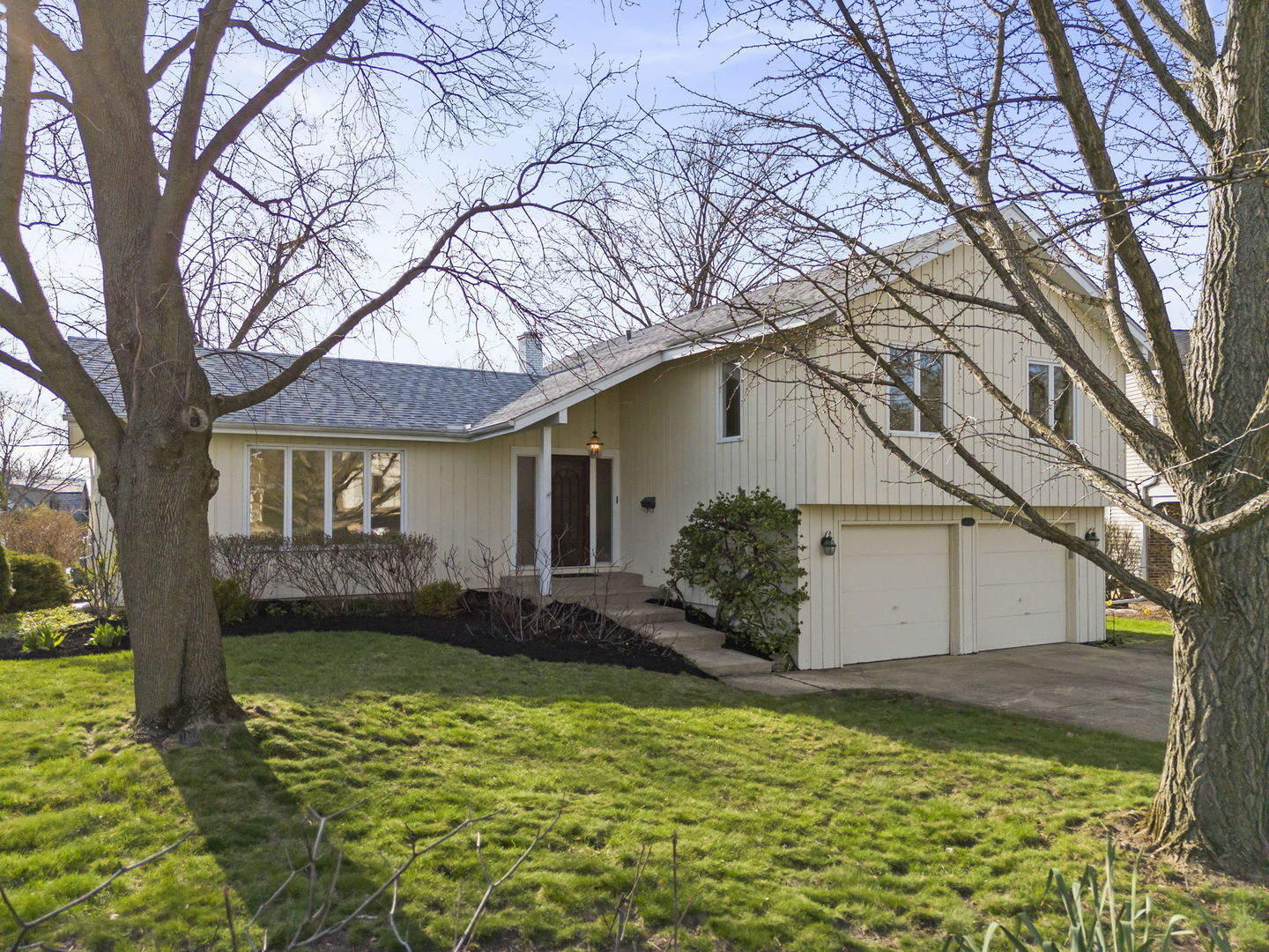 1530 N Blanchard Court, Wheaton, IL 60187