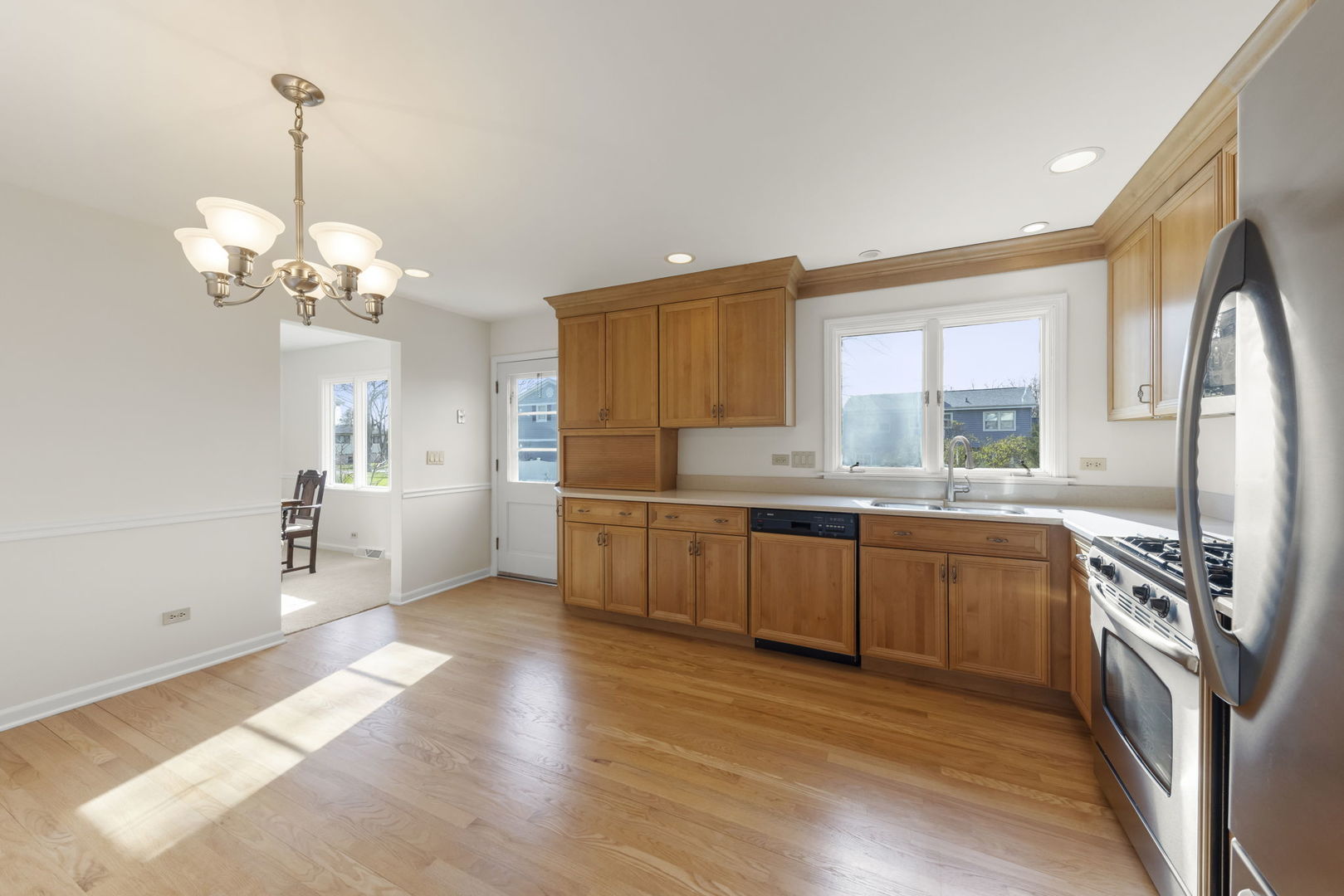 1530 N Blanchard Court, Wheaton, IL 60187