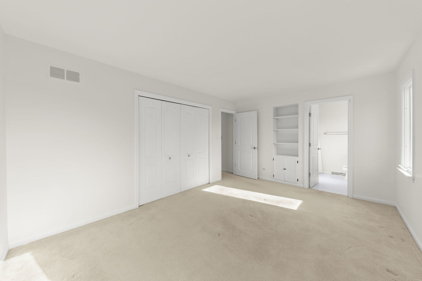 1530 N Blanchard Court, Wheaton, IL 60187