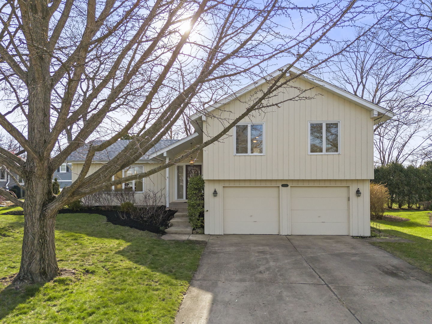 1530 N Blanchard Court, Wheaton, IL 60187