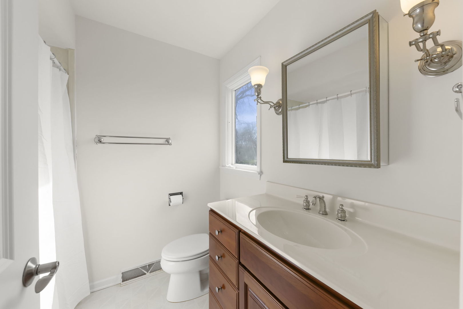 1530 N Blanchard Court, Wheaton, IL 60187