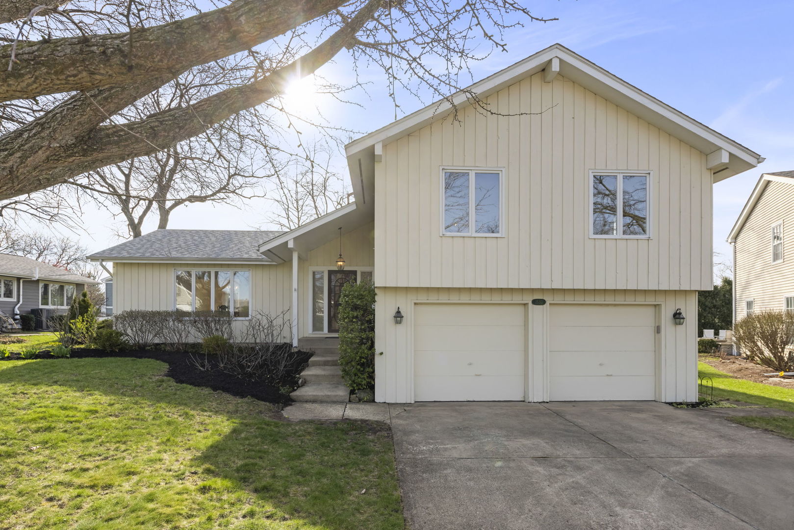 1530 N Blanchard Court, Wheaton, IL 60187