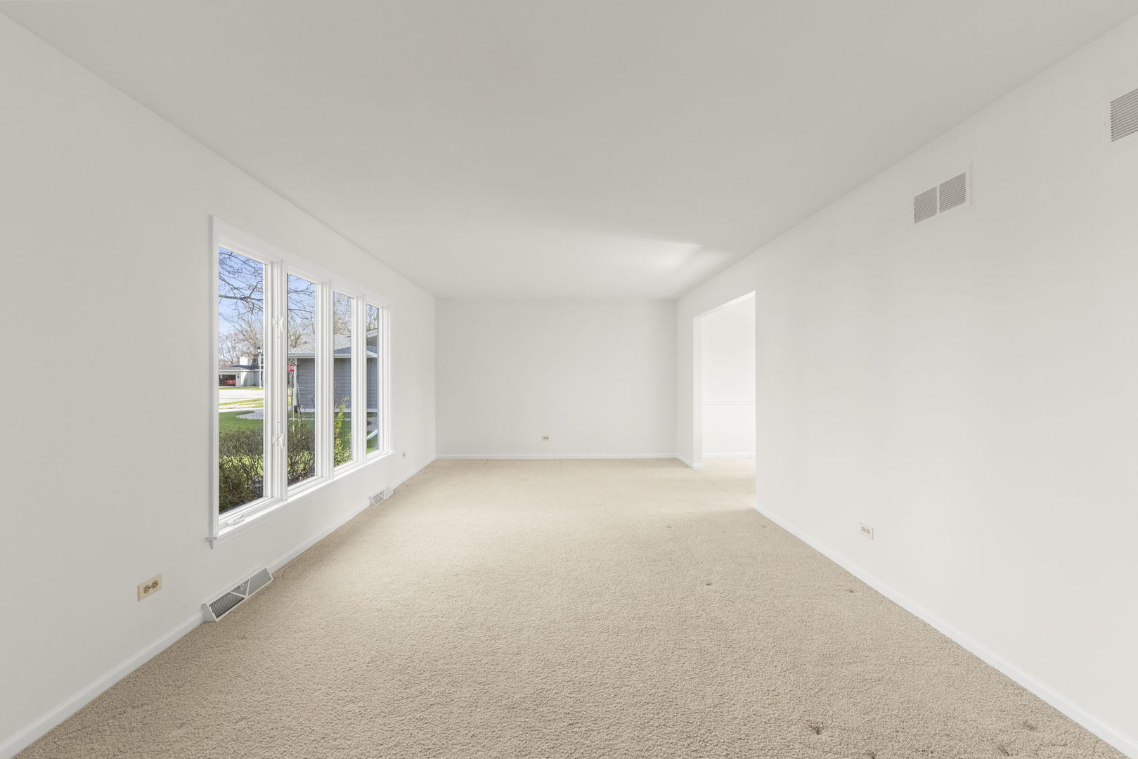 1530 N Blanchard Court, Wheaton, IL 60187