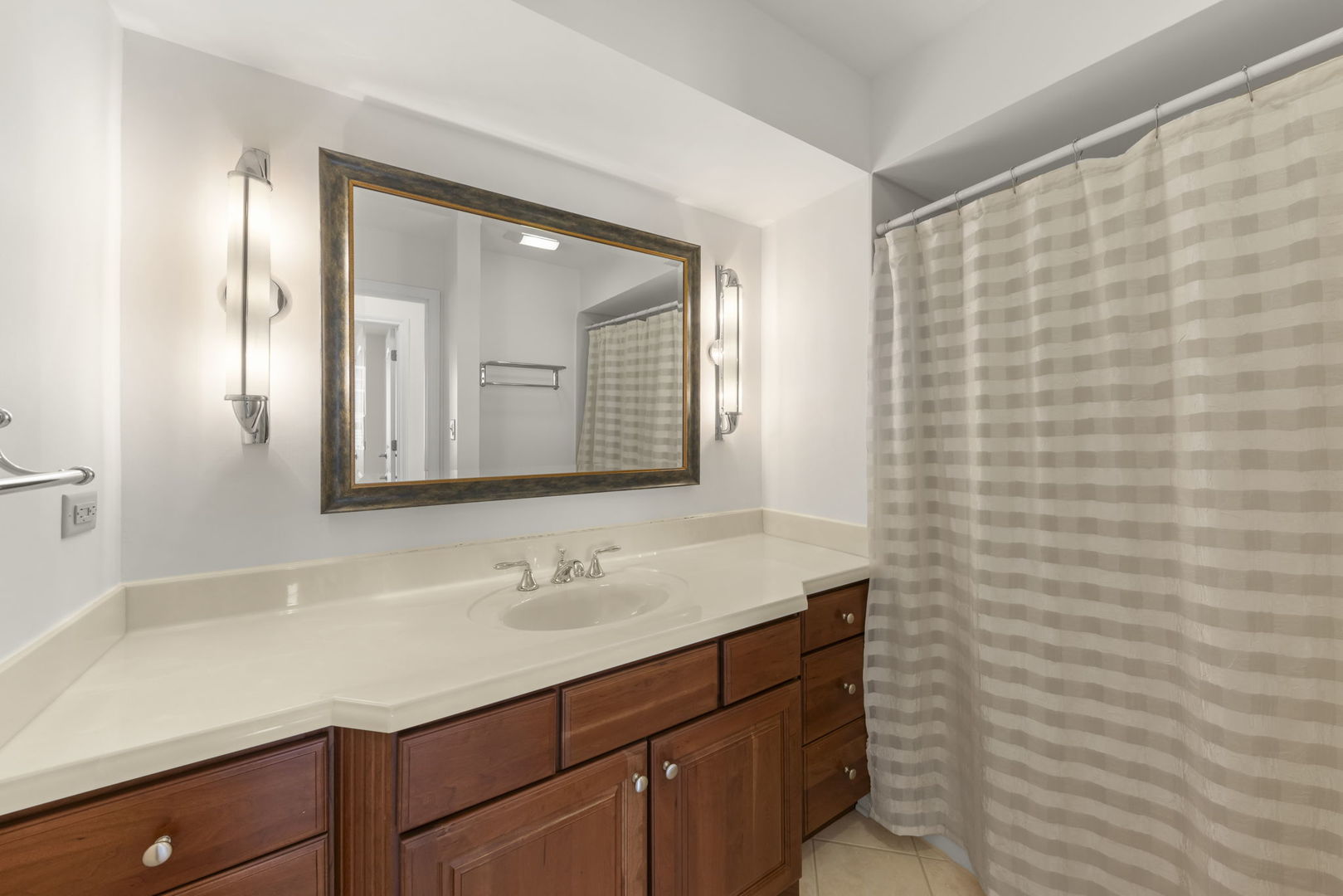 1530 N Blanchard Court, Wheaton, IL 60187