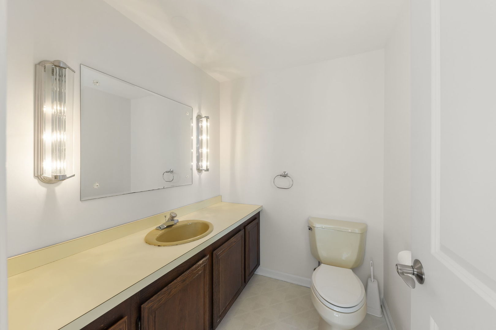 1530 N Blanchard Court, Wheaton, IL 60187