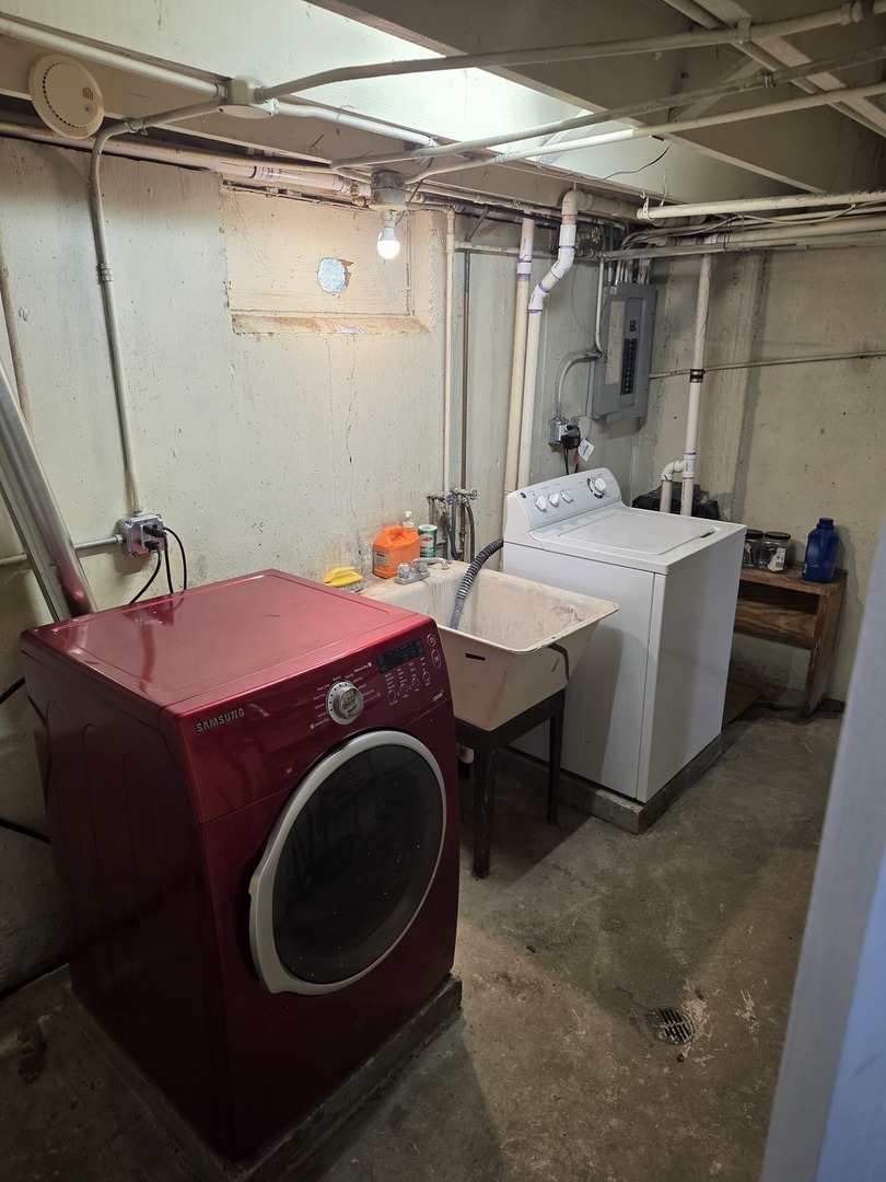 494 N Ellsworth Avenue, Villa Park, IL 60181