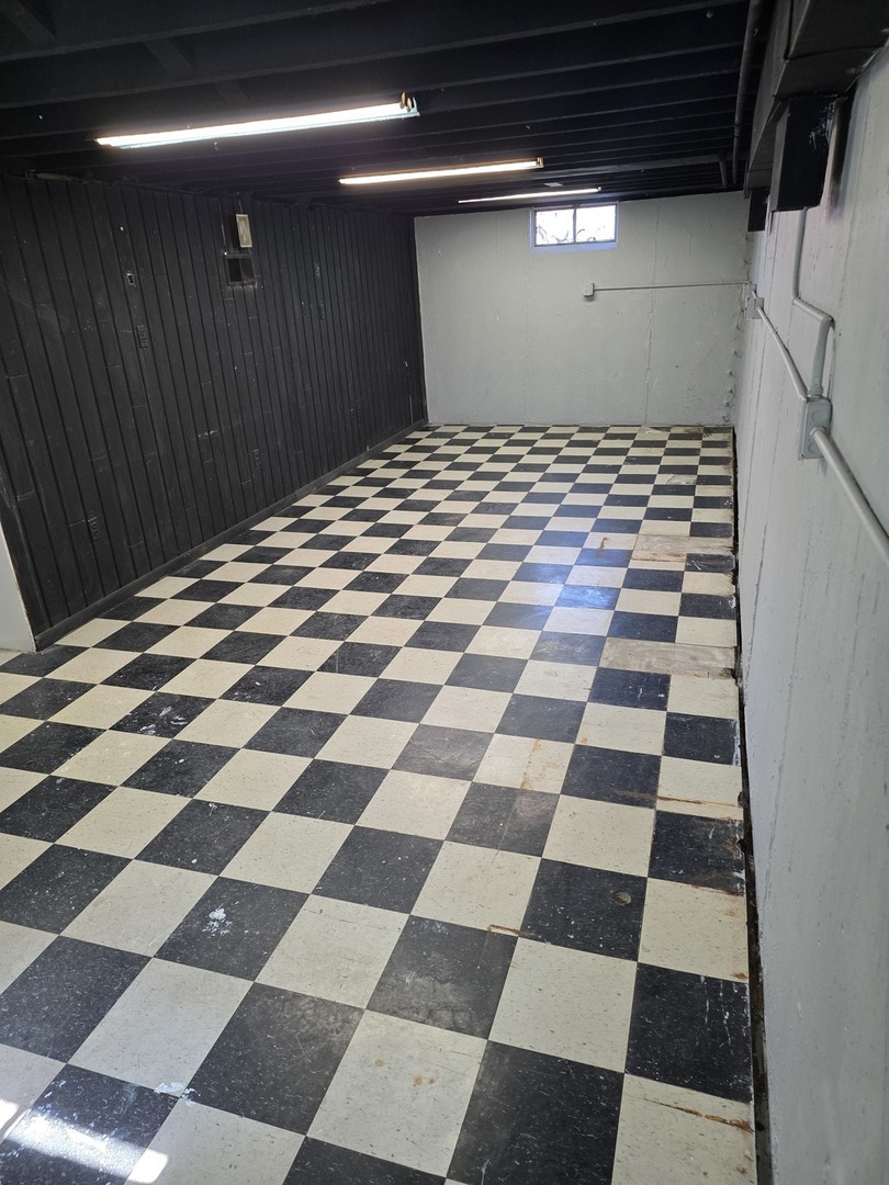 494 N Ellsworth Avenue, Villa Park, IL 60181