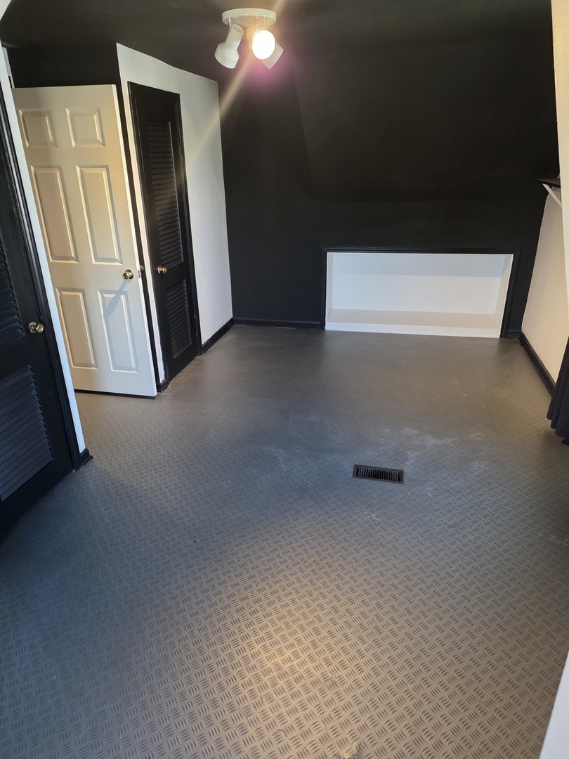 494 N Ellsworth Avenue, Villa Park, IL 60181