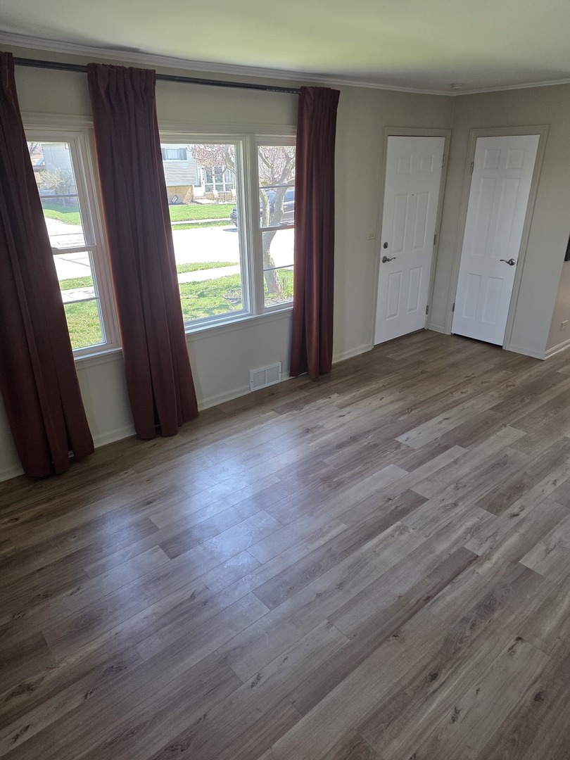 494 N Ellsworth Avenue, Villa Park, IL 60181