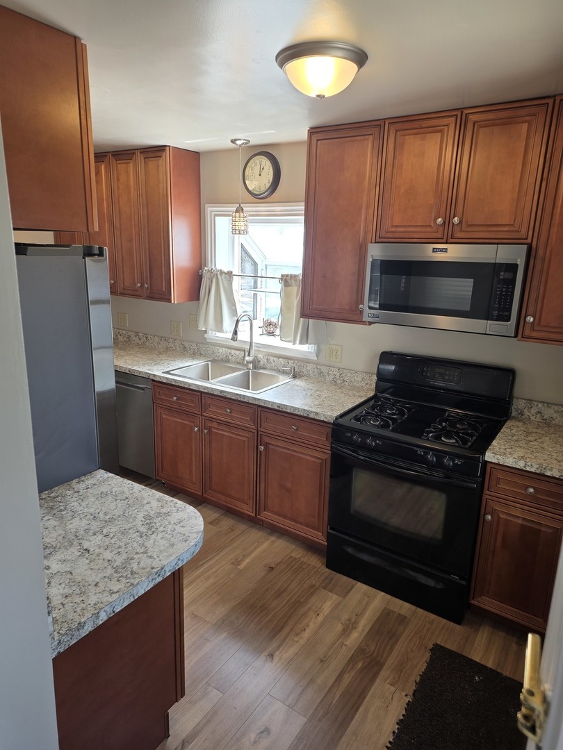 494 N Ellsworth Avenue, Villa Park, IL 60181