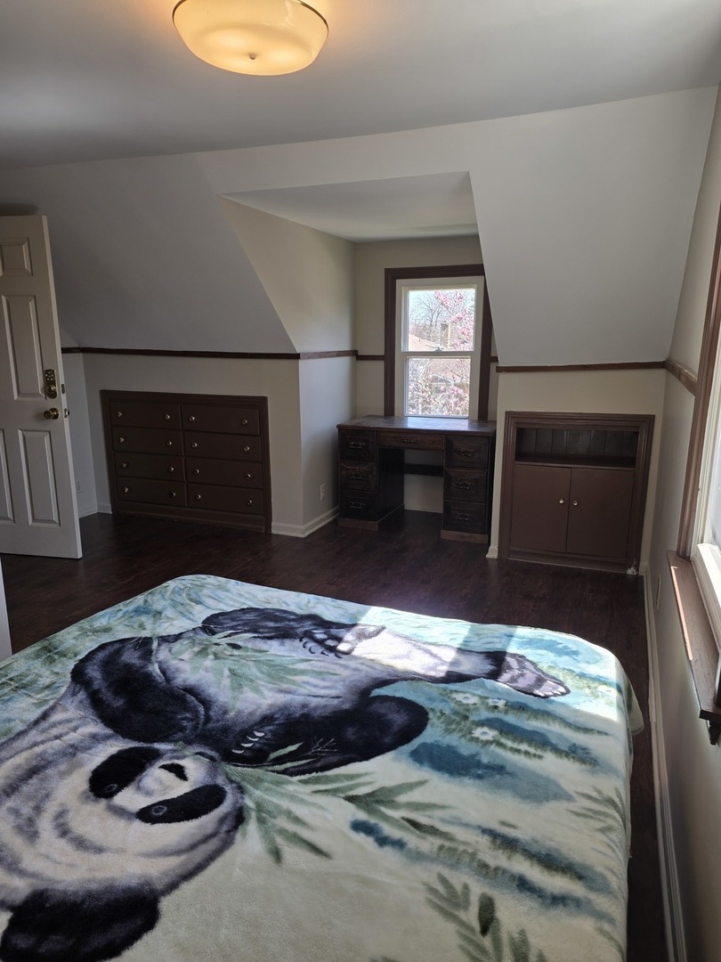 494 N Ellsworth Avenue, Villa Park, IL 60181