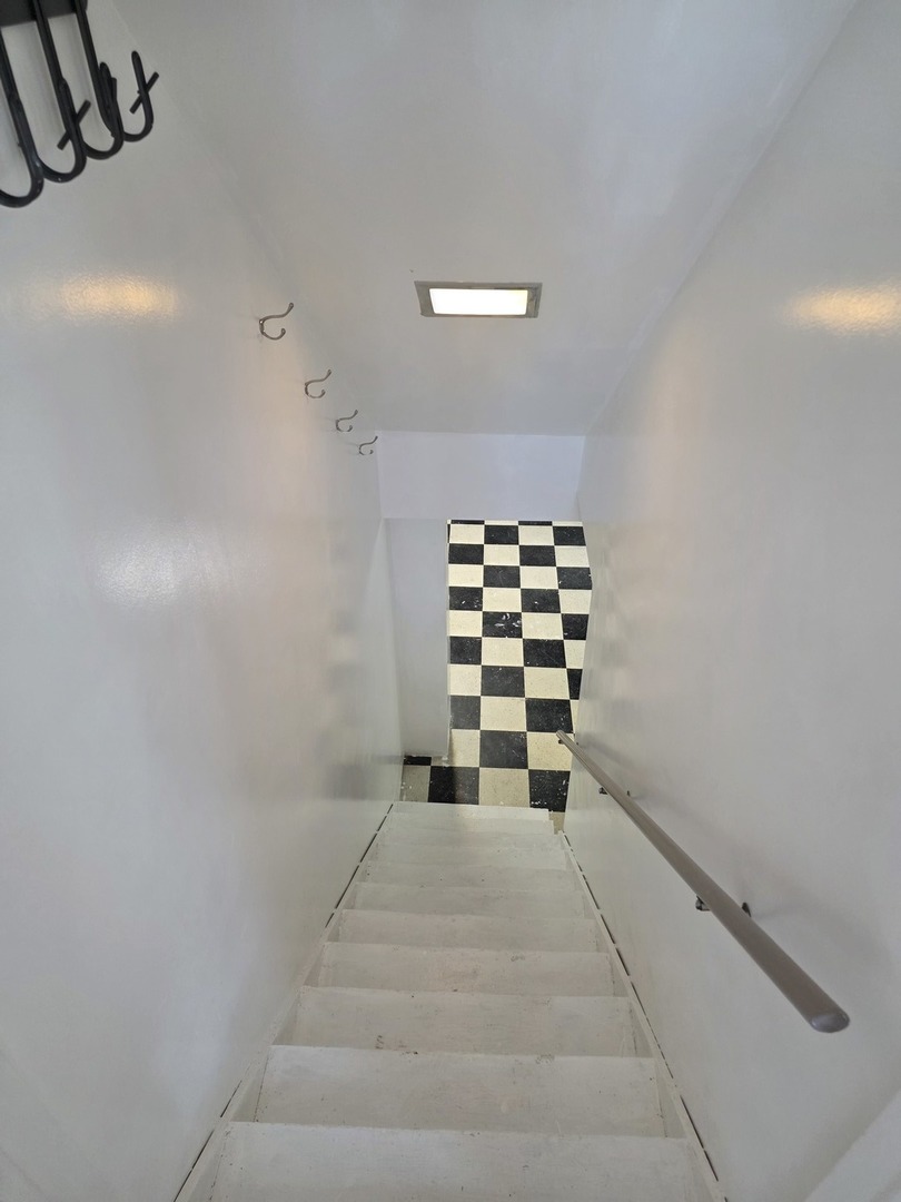 494 N Ellsworth Avenue, Villa Park, IL 60181