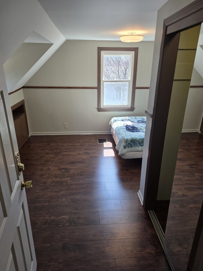 494 N Ellsworth Avenue, Villa Park, IL 60181