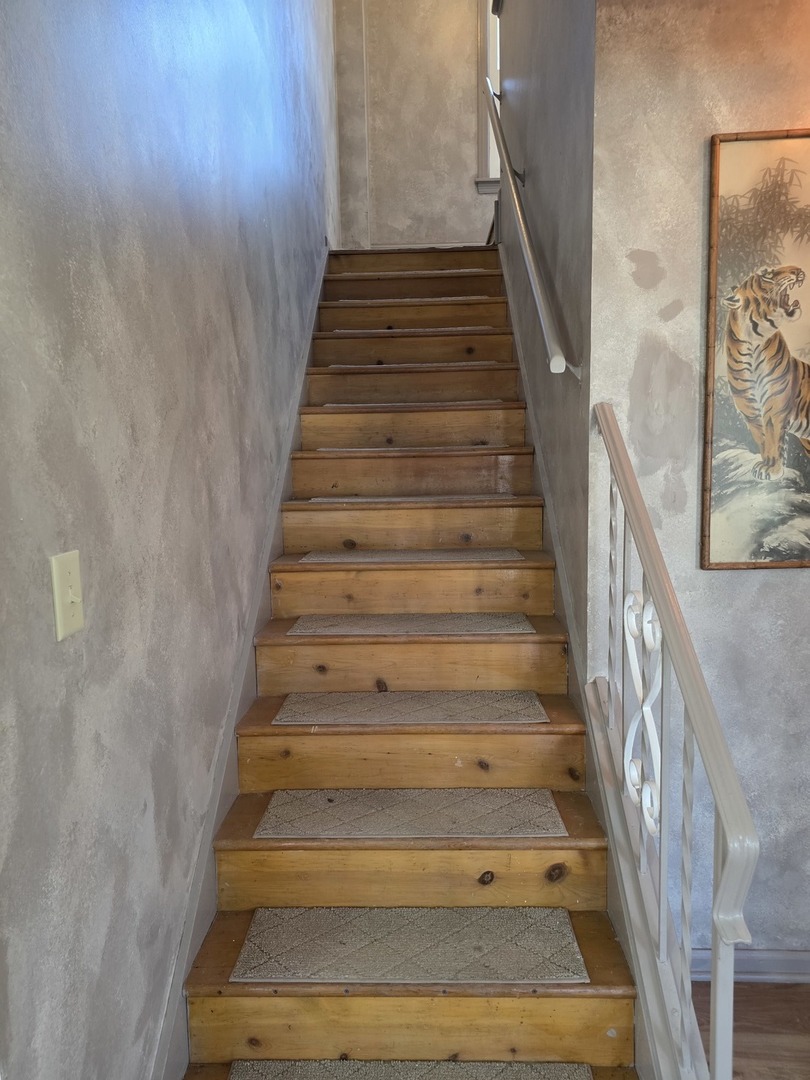 494 N Ellsworth Avenue, Villa Park, IL 60181