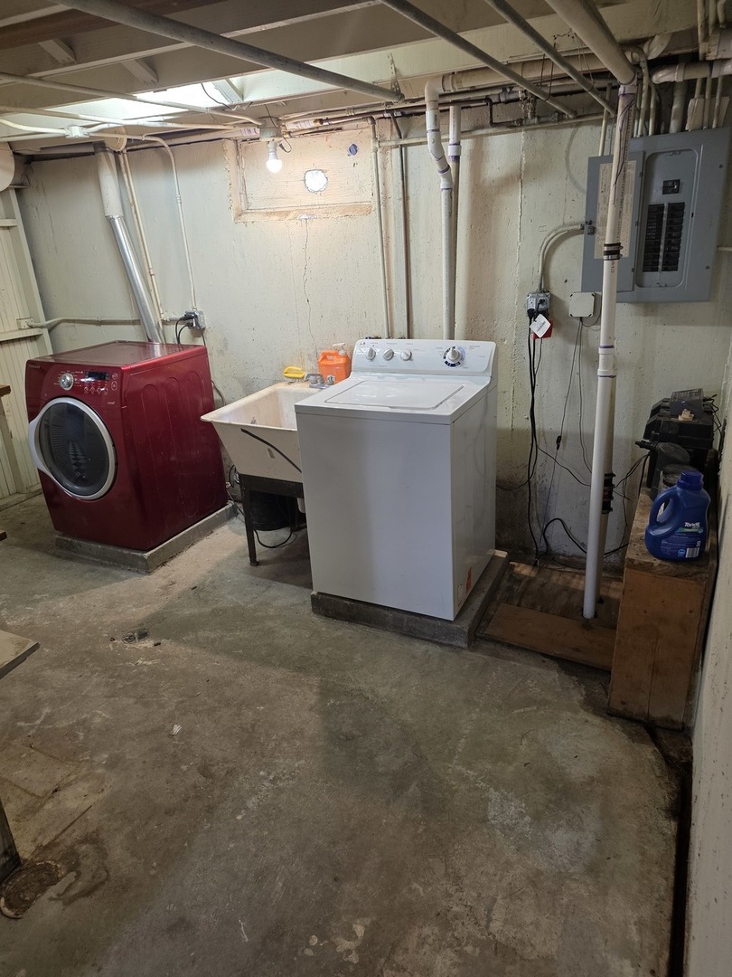 494 N Ellsworth Avenue, Villa Park, IL 60181