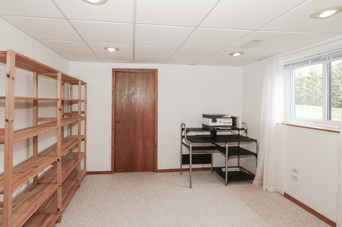 9015 Hillcrest Lane, Woodridge, IL 60517