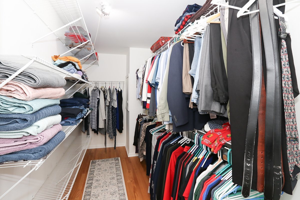 9015 Hillcrest Lane, Woodridge, IL 60517