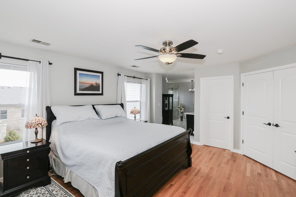 9015 Hillcrest Lane, Woodridge, IL 60517