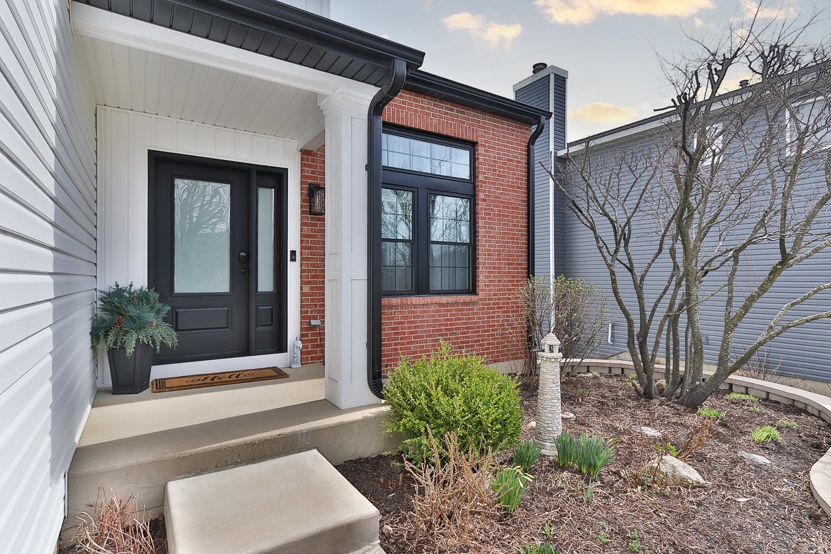 9015 Hillcrest Lane, Woodridge, IL 60517