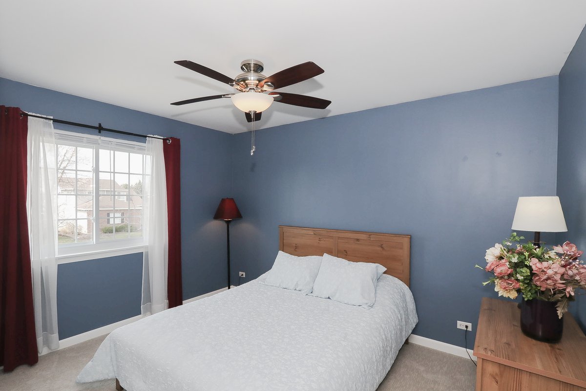 9015 Hillcrest Lane, Woodridge, IL 60517