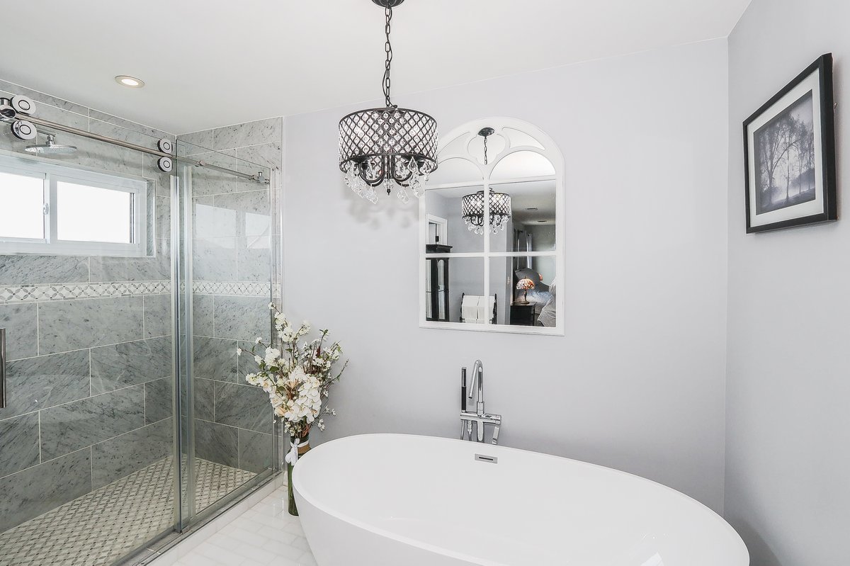 9015 Hillcrest Lane, Woodridge, IL 60517