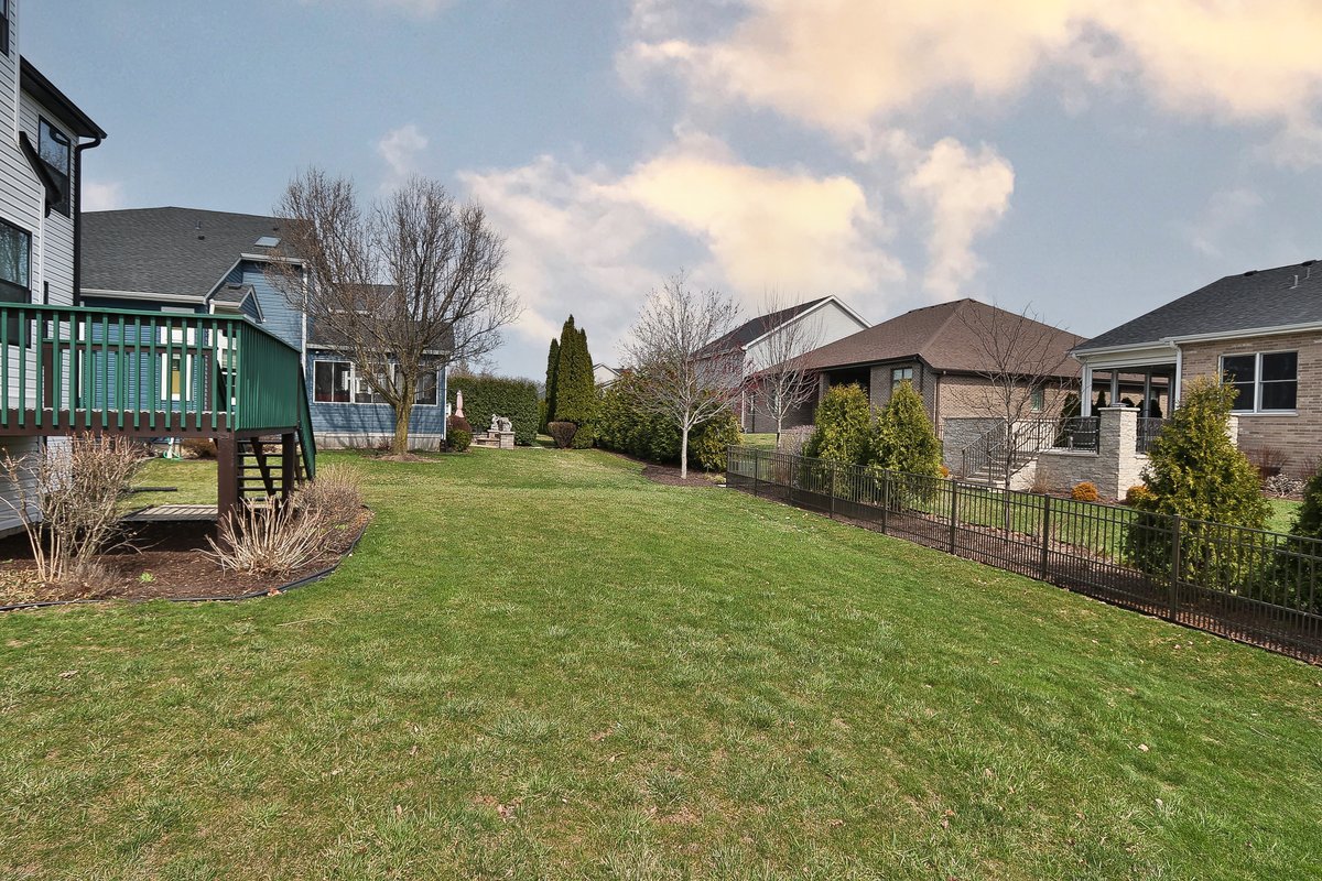 9015 Hillcrest Lane, Woodridge, IL 60517