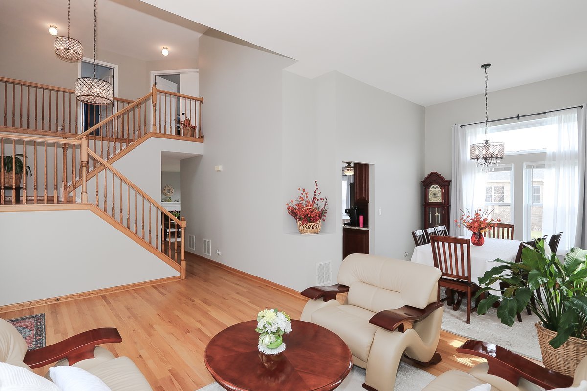 9015 Hillcrest Lane, Woodridge, IL 60517