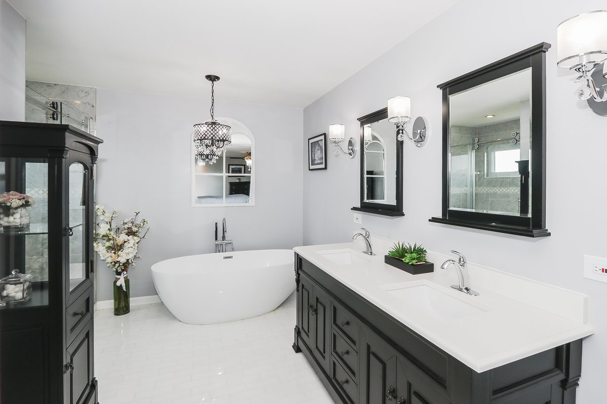 9015 Hillcrest Lane, Woodridge, IL 60517