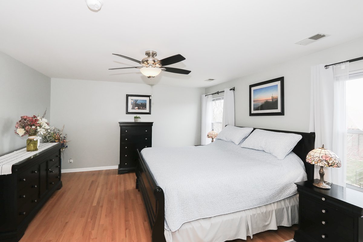 9015 Hillcrest Lane, Woodridge, IL 60517