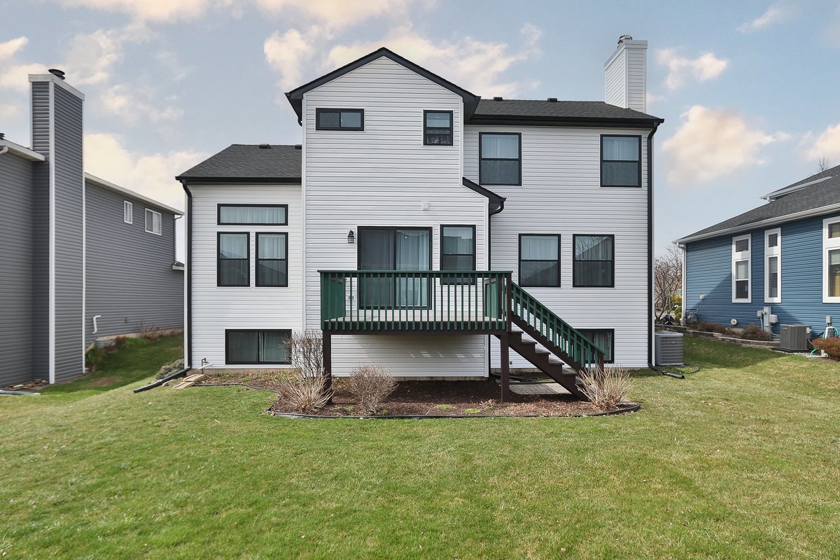 9015 Hillcrest Lane, Woodridge, IL 60517