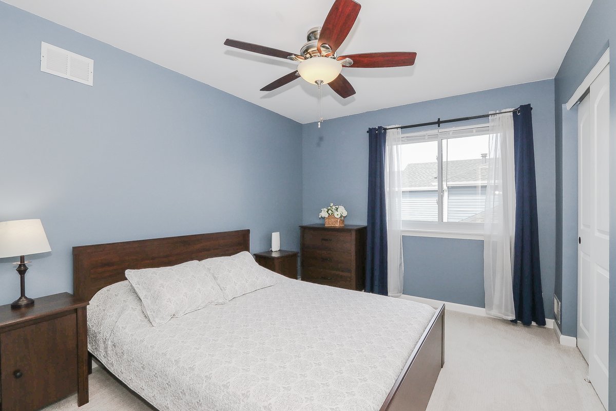 9015 Hillcrest Lane, Woodridge, IL 60517