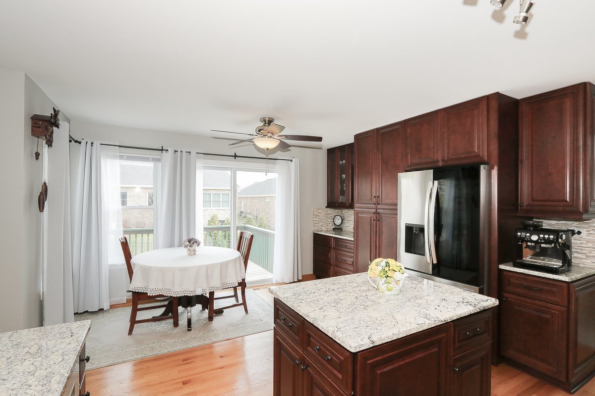 9015 Hillcrest Lane, Woodridge, IL 60517