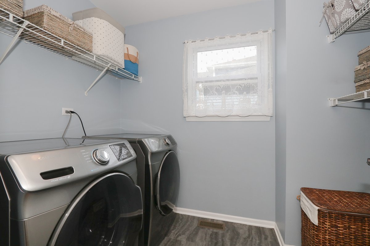 9015 Hillcrest Lane, Woodridge, IL 60517