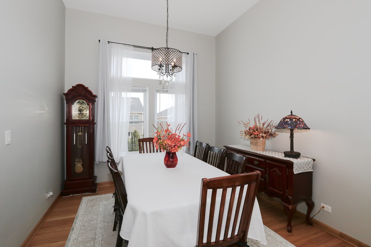 9015 Hillcrest Lane, Woodridge, IL 60517