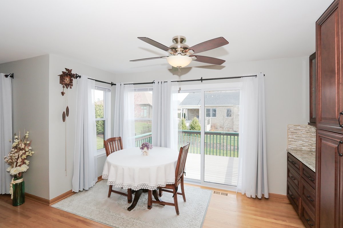 9015 Hillcrest Lane, Woodridge, IL 60517