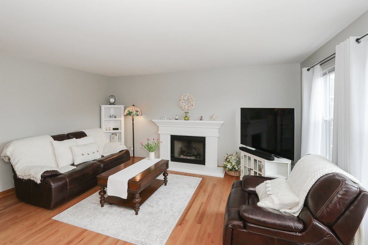 9015 Hillcrest Lane, Woodridge, IL 60517