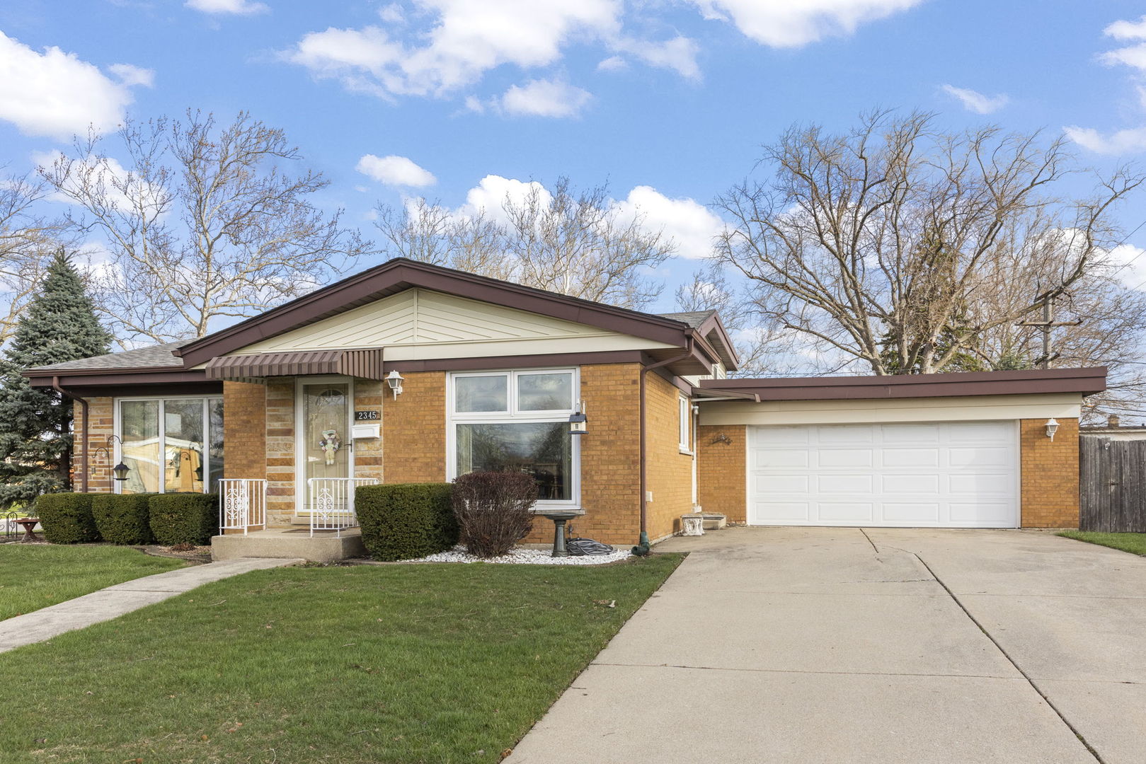 2345 Boeger Avenue, Westchester, IL 60154