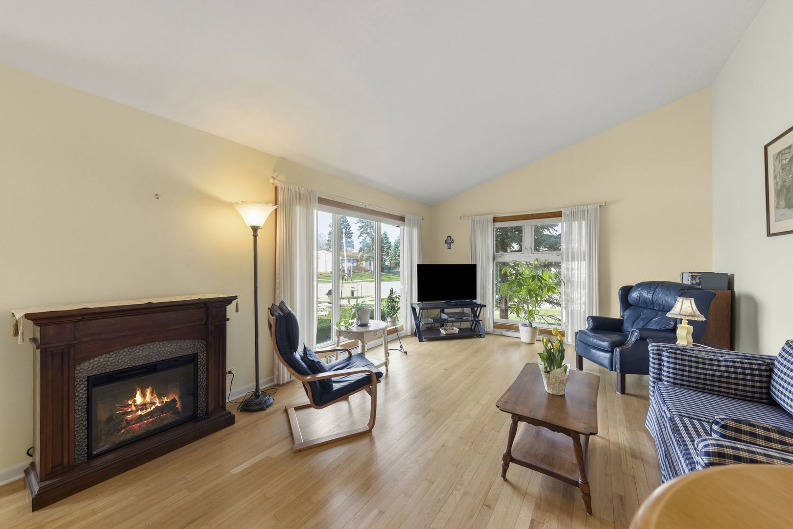 2345 Boeger Avenue, Westchester, IL 60154