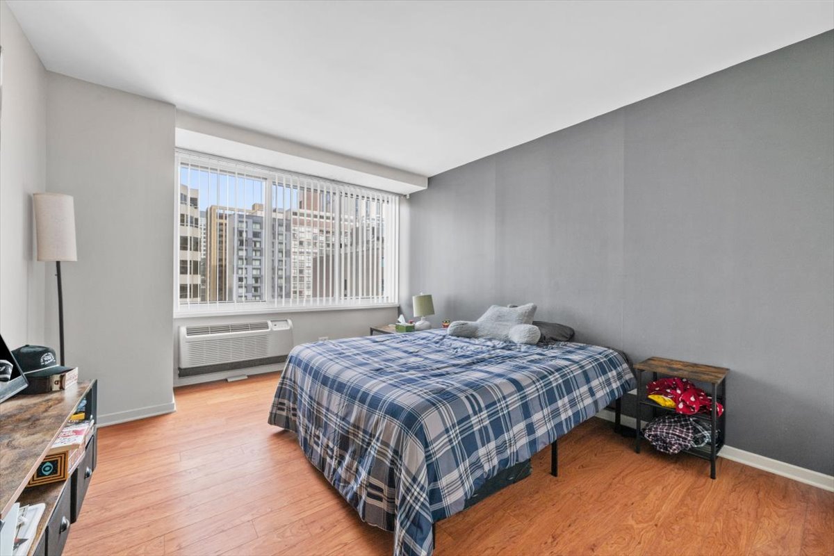 211 E Ohio Street #2004, Chicago, IL 60611