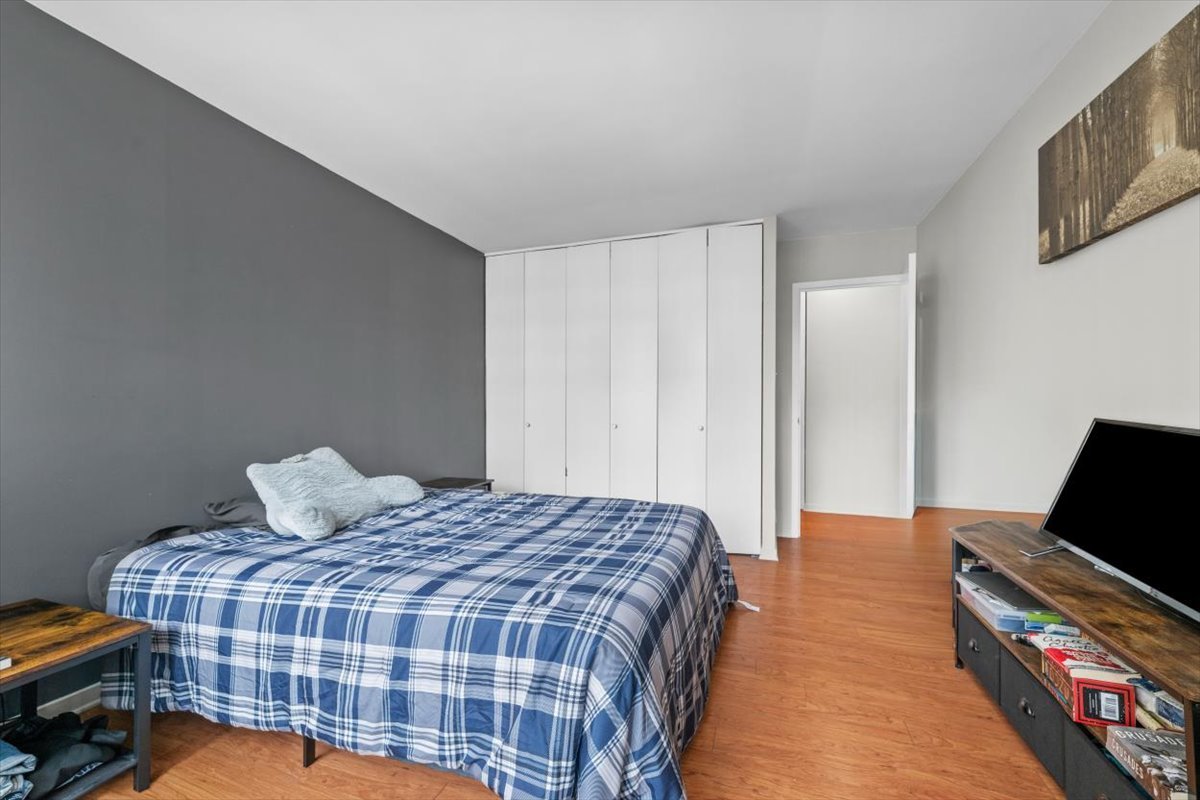 211 E Ohio Street #2004, Chicago, IL 60611