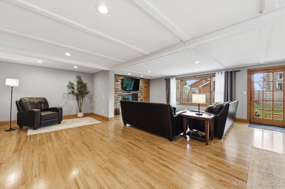 618 S 5th Street, St. Charles, IL 60174